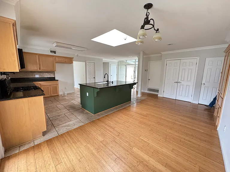 16817 Liggett St — Photo 11