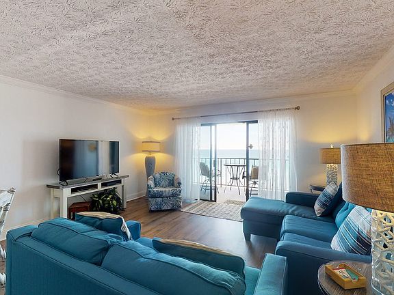 Living room w/ Balcony view