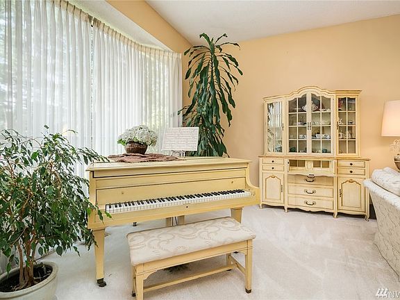 4th image of 6909 Turquoise Dr SW