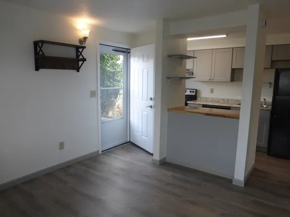 215 8th St SE #A, Auburn, WA 98002