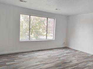 555 N Starcrest Dr, Salt Lake City, UT 84116
