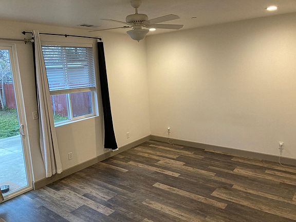 4th image of 247 Grove Ave #B
