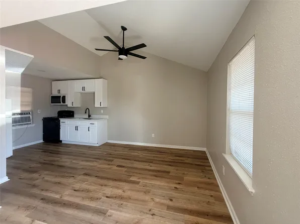 5025 Jefferson St APT 15, Houston, TX 77023