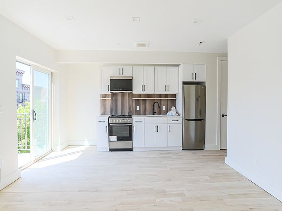 2nd image of 215 Macon St #4B