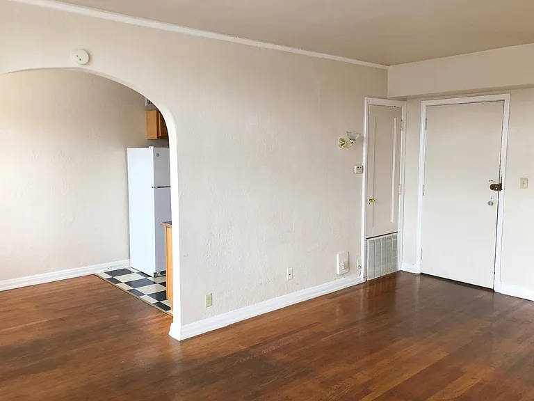 Barrington Apartments — Photo 12