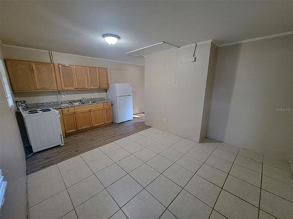3rd image of 729 E Carolina Ave