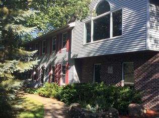 S77W32784 Country Ln E, Mukwonago, WI 53149