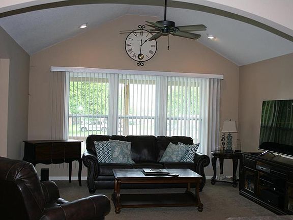 4th image of 1005 College Street