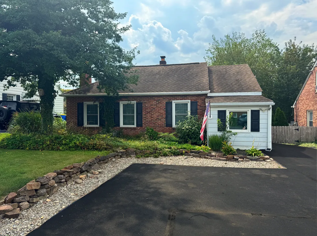 148 Edgewood Rd photo 1