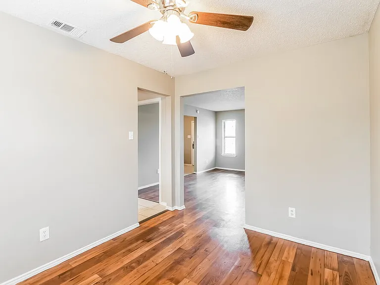 1513 Longshadow Ln — Photo 6
