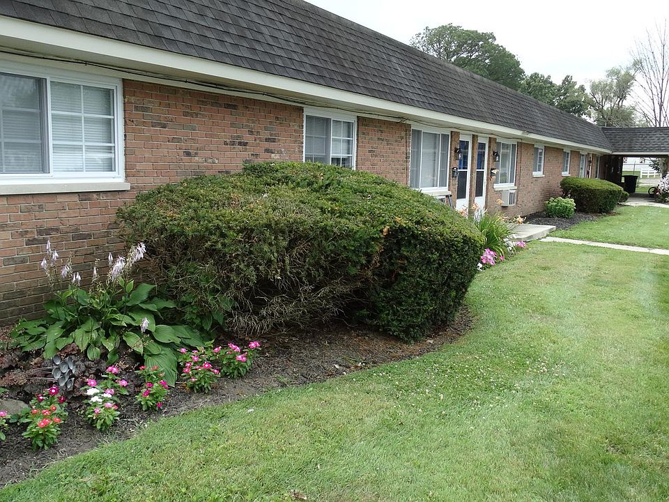1st image of 60 Tanglewood Dr #8