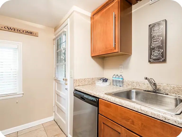 887 Vedado Way NE #4 — Photo 5