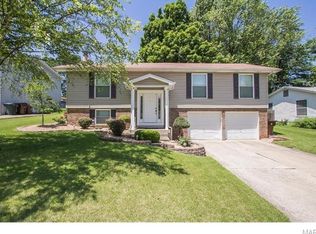22 Christine Dr, Saint Peters, MO