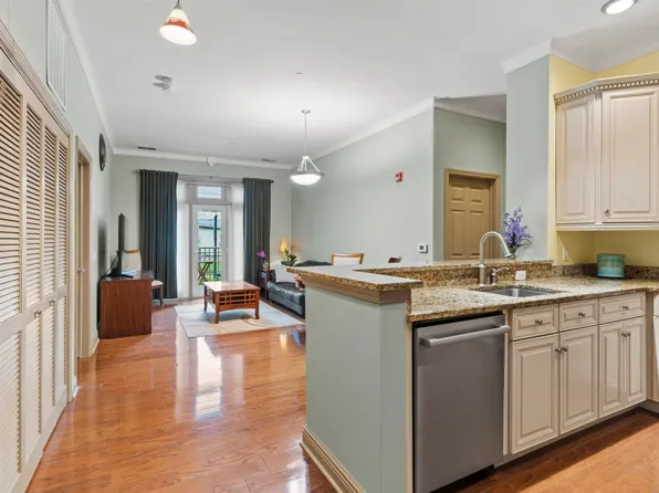 7400 River Rd APT 120, North Bergen, NJ 07047