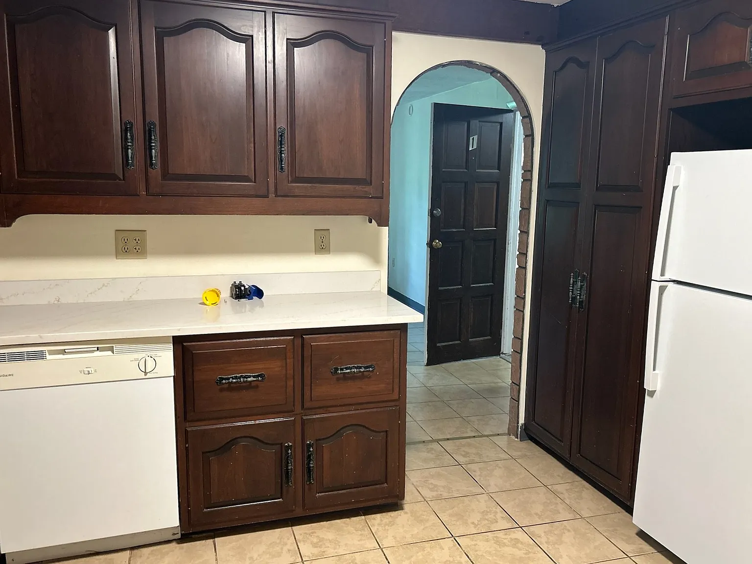 2 bed, 800 sqft, $1,900 — Photo 1