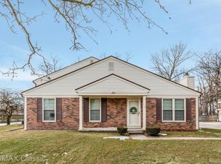 1460 Dover Hl S, Walled Lake, MI 48390