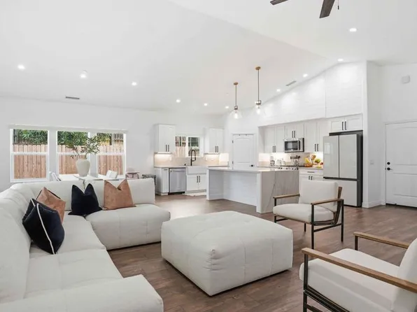 9391 Los Coches Rd, Lakeside, CA 92040