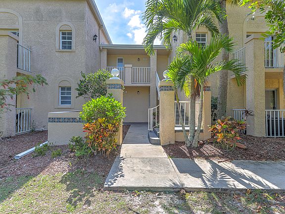 5th image of 1604 SE Green Acres Circle #T201