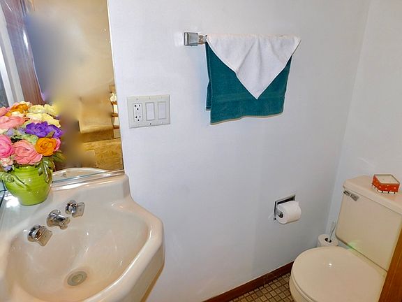 4th image of 498 Nicole Dr APT B