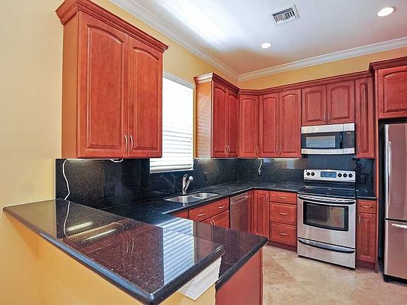 5th image of 851 SW 11th Ct #851