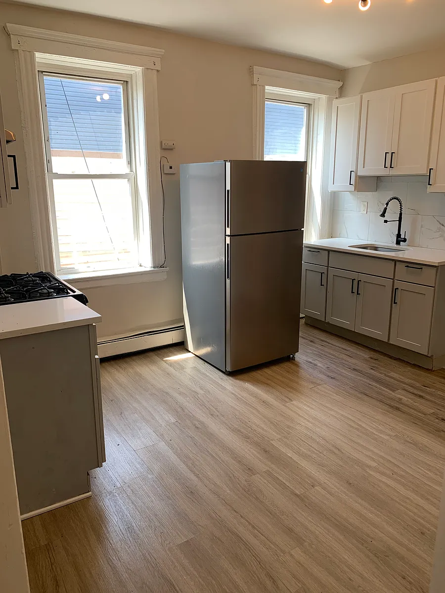 Building Photo - 474 River St #3