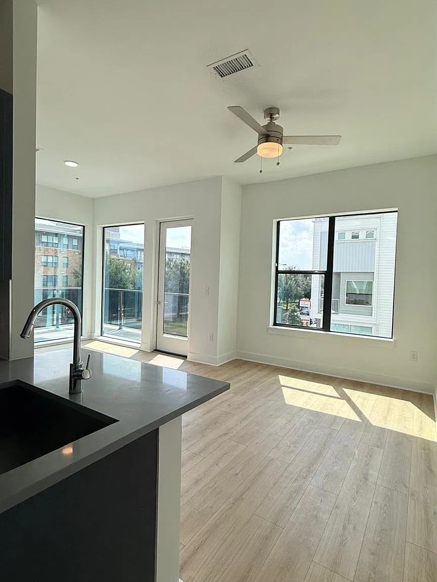 2 bed, 2.0 bath, 925 sqft, $3,195 — Photo 2
