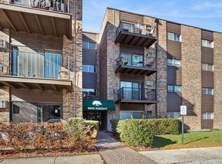 8905 Knight Ave APT 211, Des Plaines, IL 60016