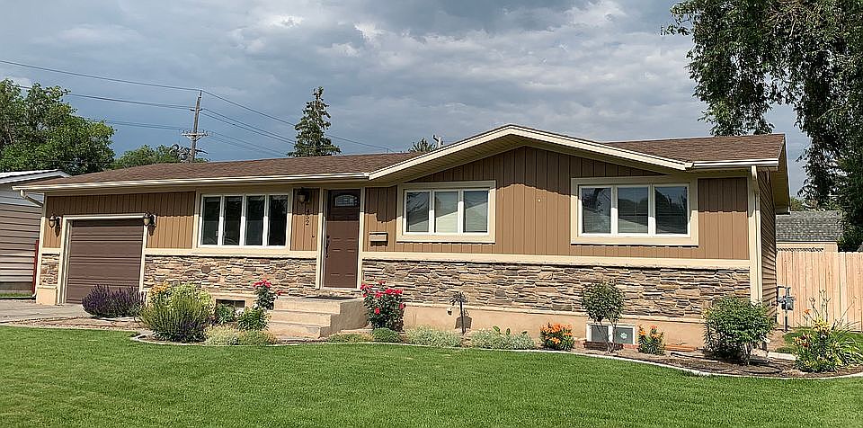 1st image of 452 Spruce Dr