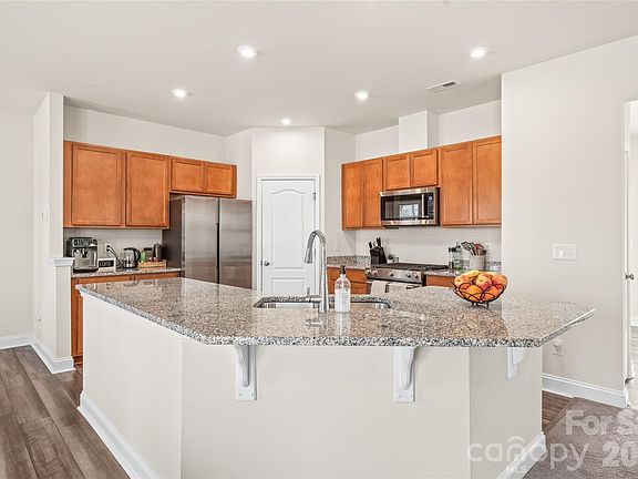 5th image of 1043 Kalli Dr