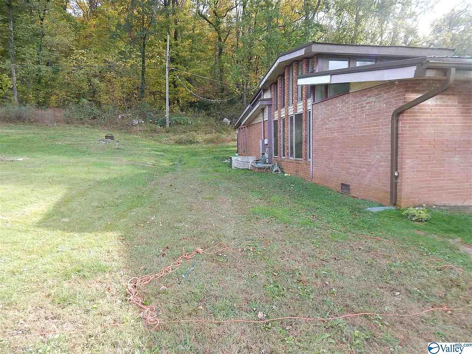 2nd image of 306 Hamilton Dr NE