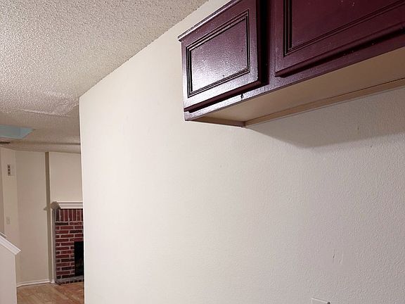 5th image of 912 Fairbanks Cir