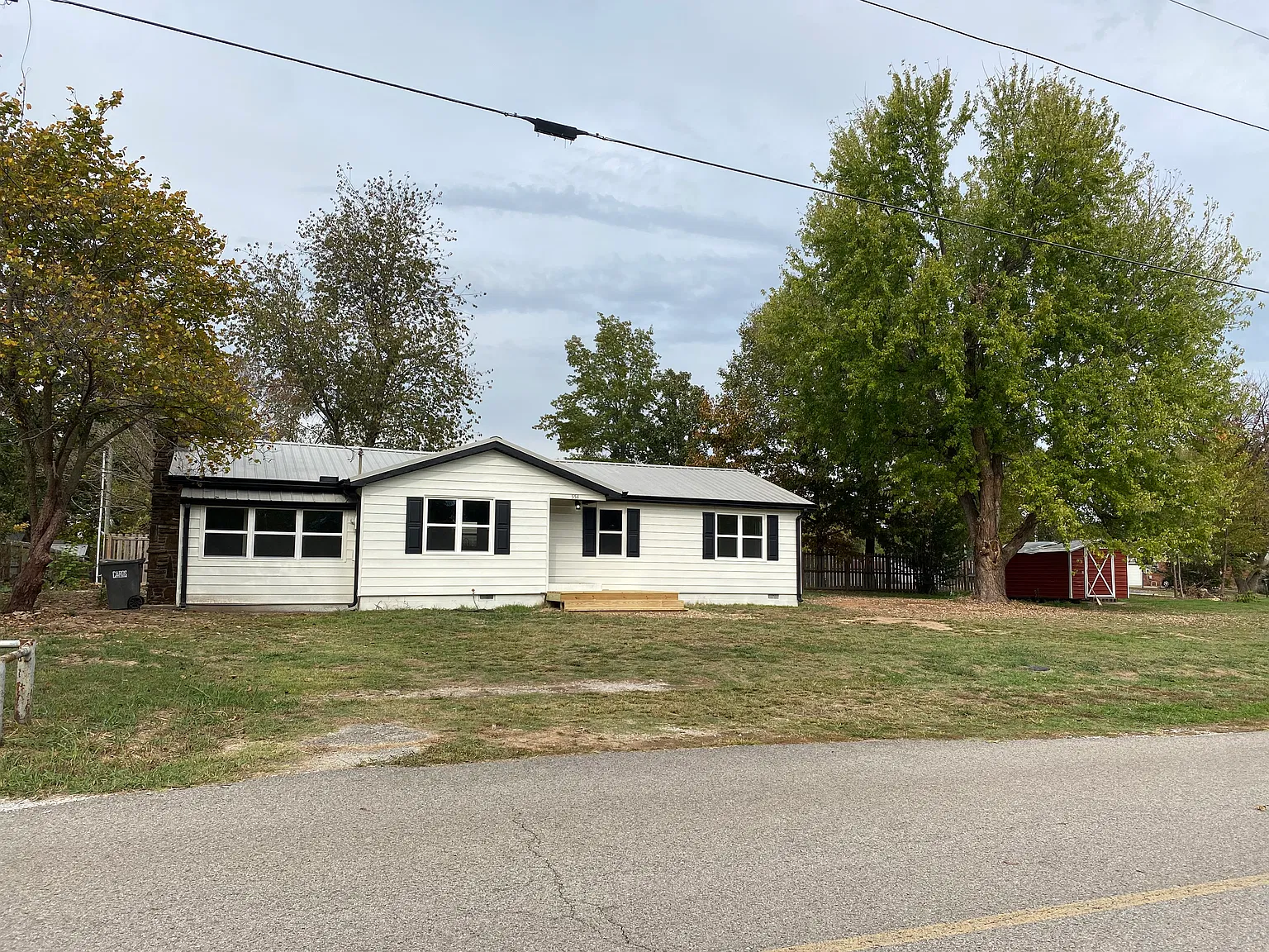 3 bed, 1.5 bath, 1300 sqft, $1,600 — Photo 1
