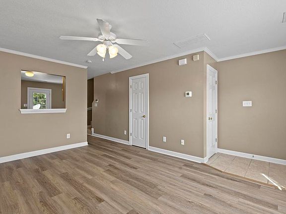 4th image of 1010 Springwood Dr