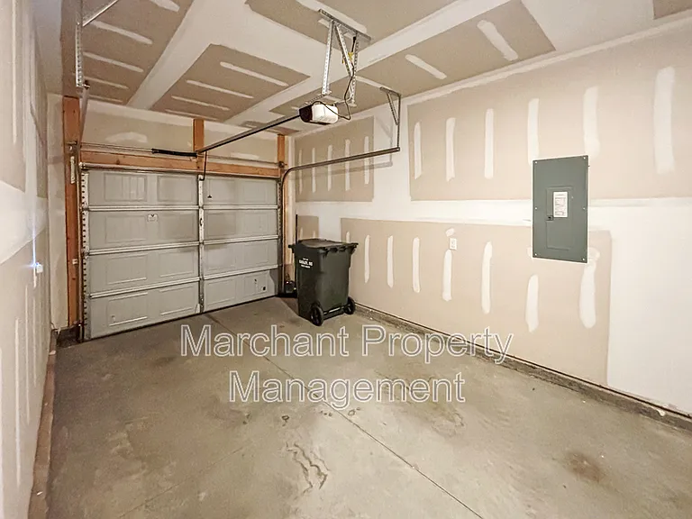 324 E Compass Way — Photo 18