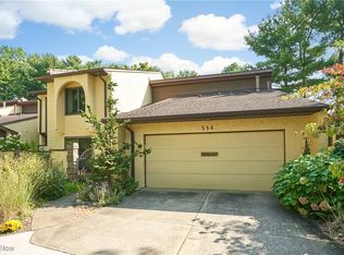 534 Hampton Ridge Dr, Akron, OH 44313