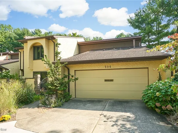 534 Hampton Ridge Dr, Akron, OH 44313