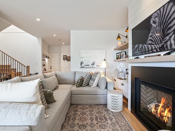 3rd image of 1725 Peters Rd