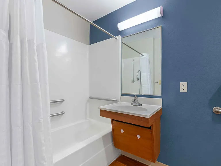 Deluxe Studio - 1 Full Bed