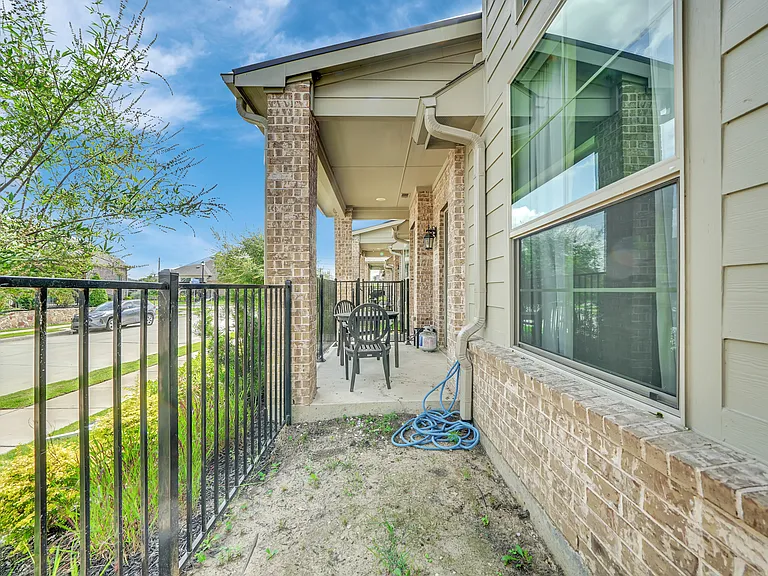 2717 Garden Gate Ln — Photo 4