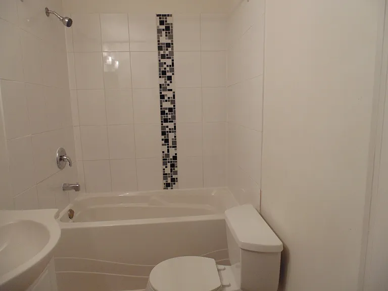 160 Johnson Ave W — Photo 7