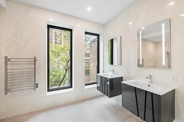 Sold by Vandenberg | media 19