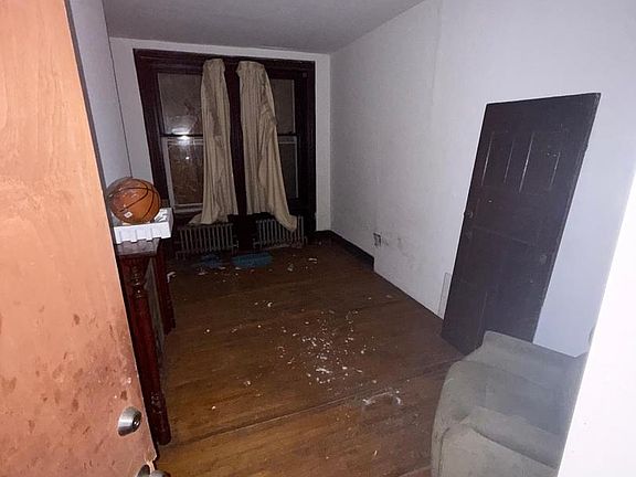 4th image of 3738 N Carlisle St