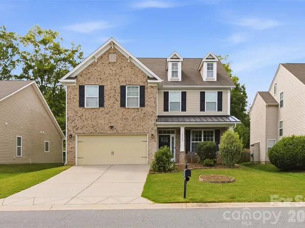 2002 Canopy Dr, Indian Trail, NC 28079