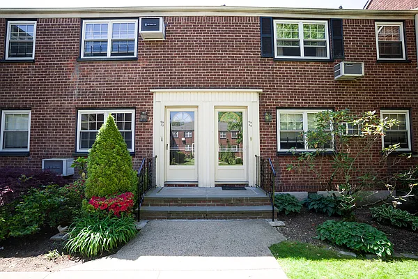 Sold by Compass | media 1