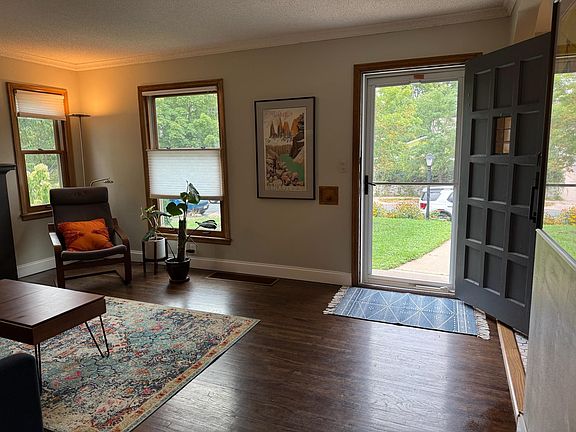 4th image of 5821 Pleasant Ave