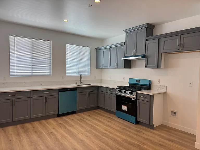 2822 Wall Ave — Photo 4