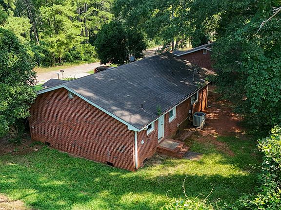 4th image of 123 Pecan St