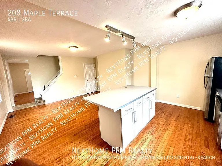 208 Maple Ter — Photo 9