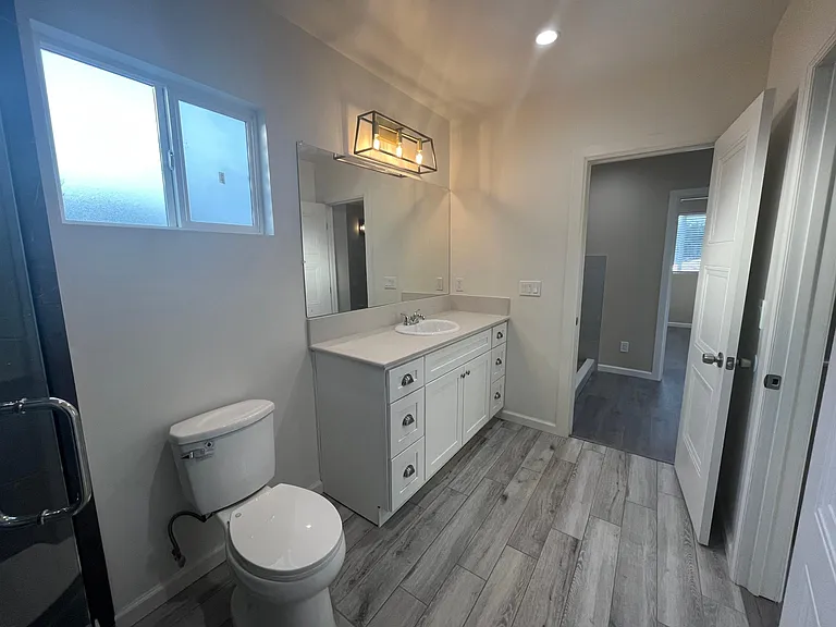 13816 Cohasset St — Photo 17
