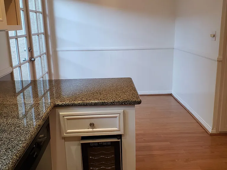 Eat-in kitchen area
